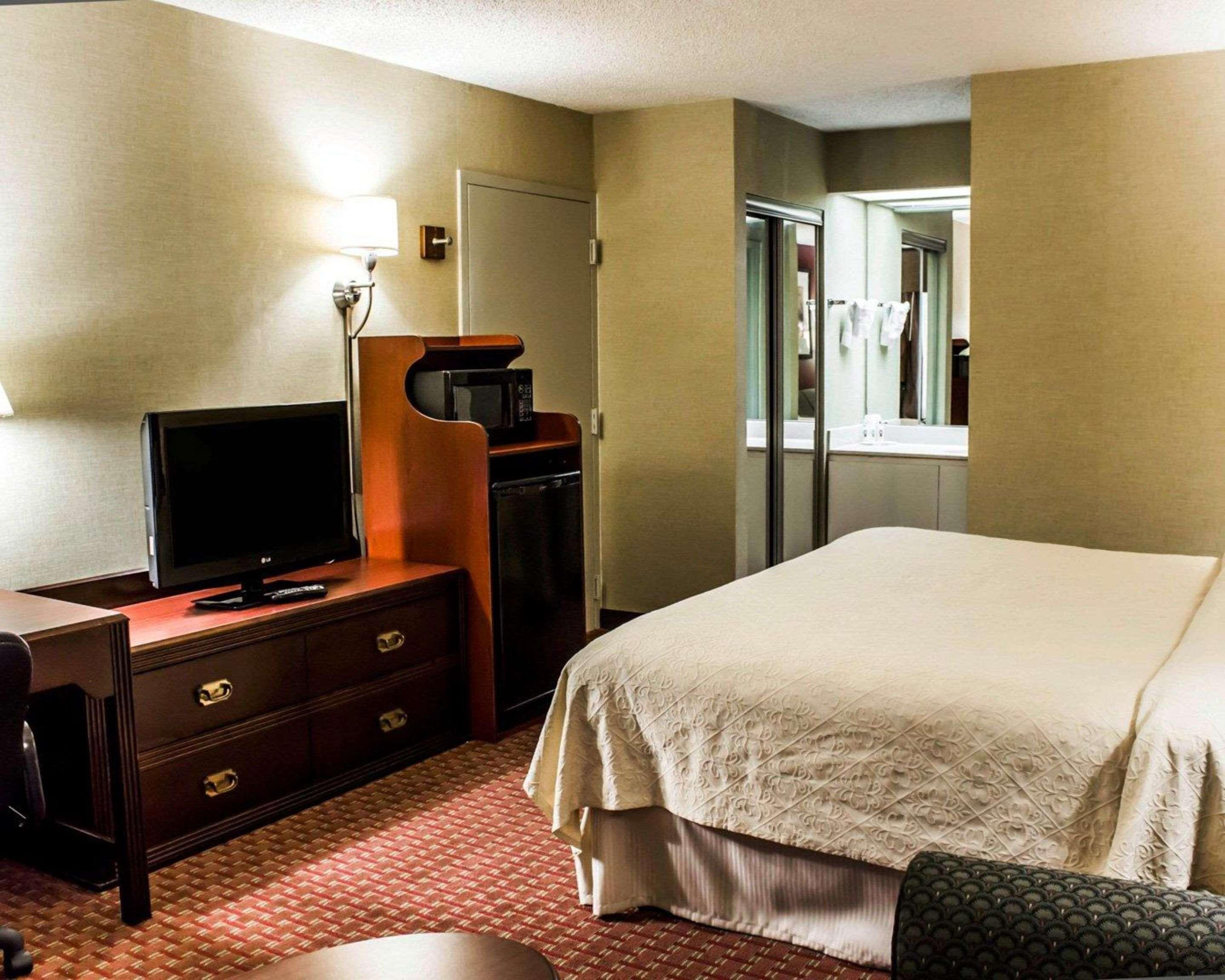 Inn Quality Roanoke Near Lake Gaston