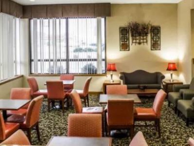 Inn Quality Roanoke Near Lake Gaston 2*